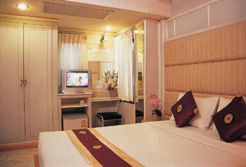 Sam'S Lodge Bangkok Buitenkant foto